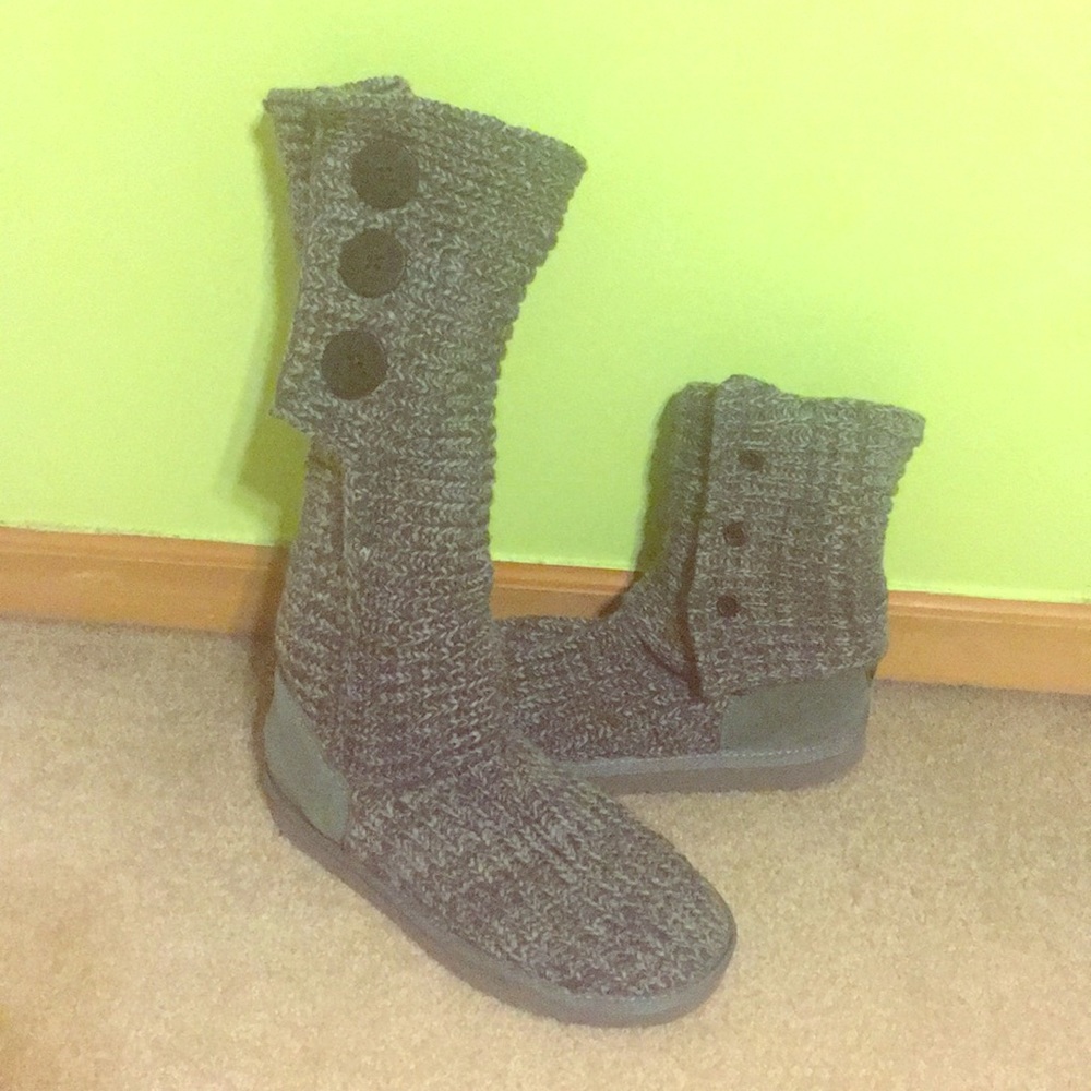 Never worn Grey Knitted Uggs
